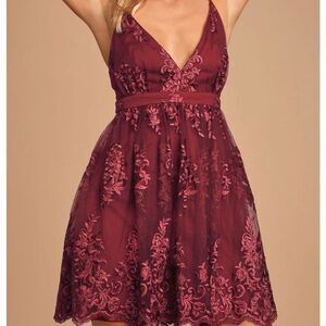 Lulu‘s A love to remember wine red lace backless, mini dress size medium ￼